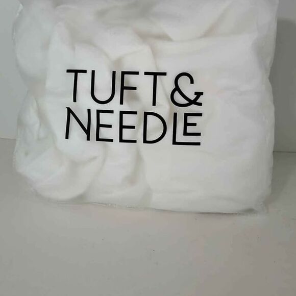 Tuft & Needle White Waterproof Mattress Protector Twin XL - Picture 1 of 4